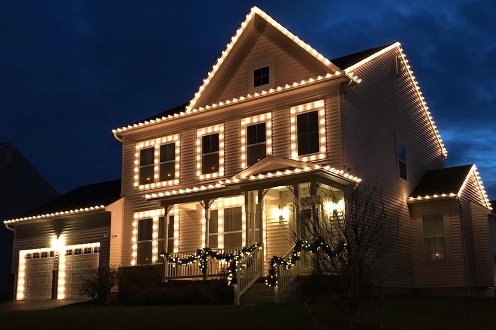 C9 bulbs on a roofline